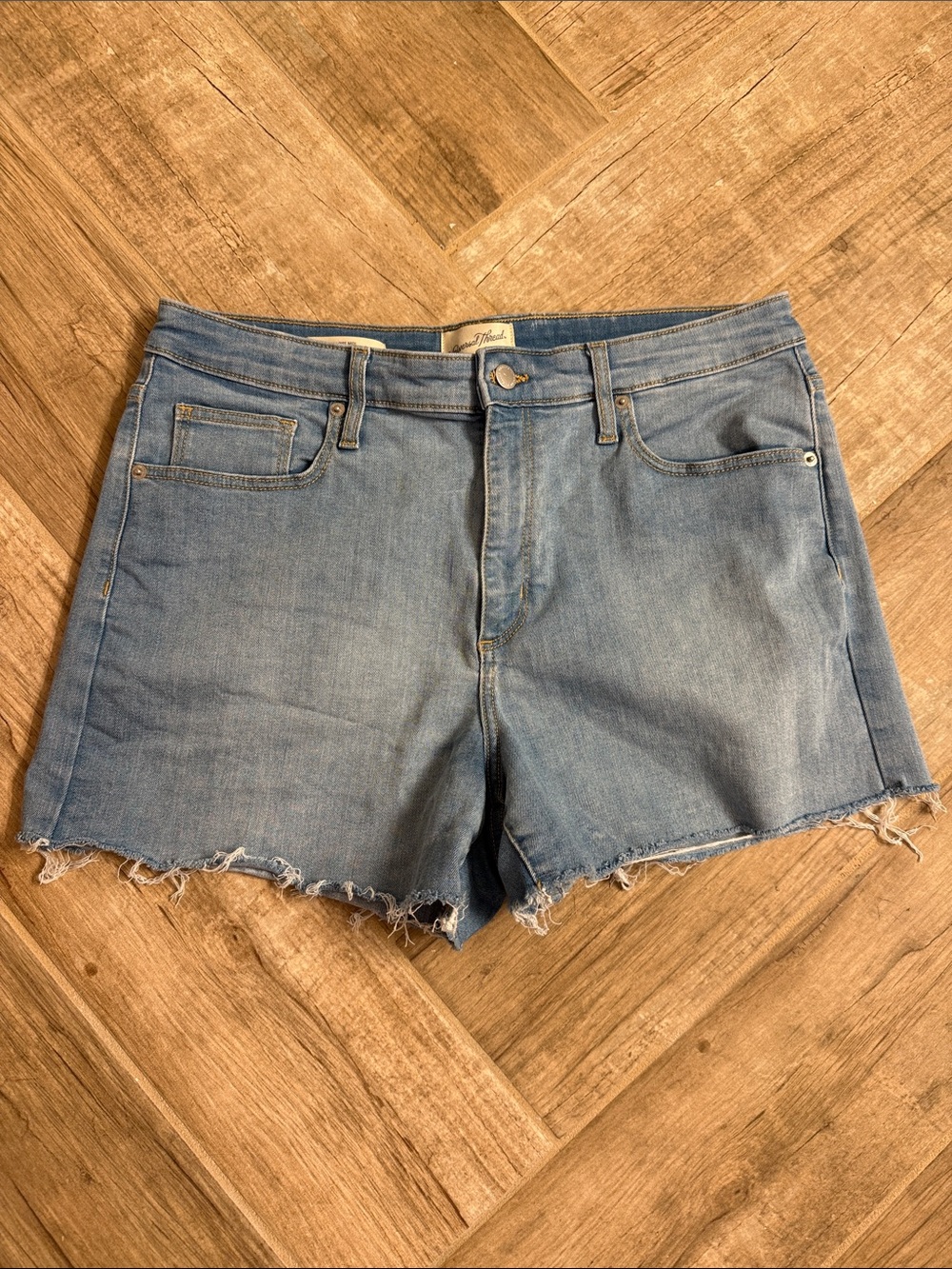 Universal Thread light-wash blue denim shorts with a frayed hem size 14/32 waist